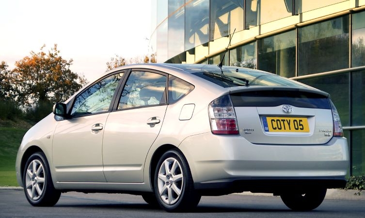 10_prius_2gen_05