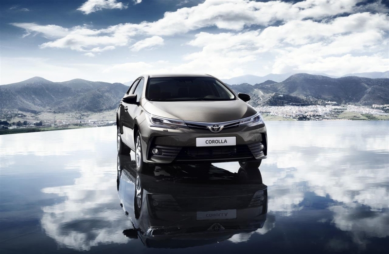Hero_shot_waterfloor_Corolla_17_inch_03