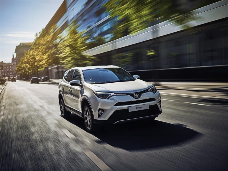Toyota_RAV4_0530_2_no_rails_nowa_felga