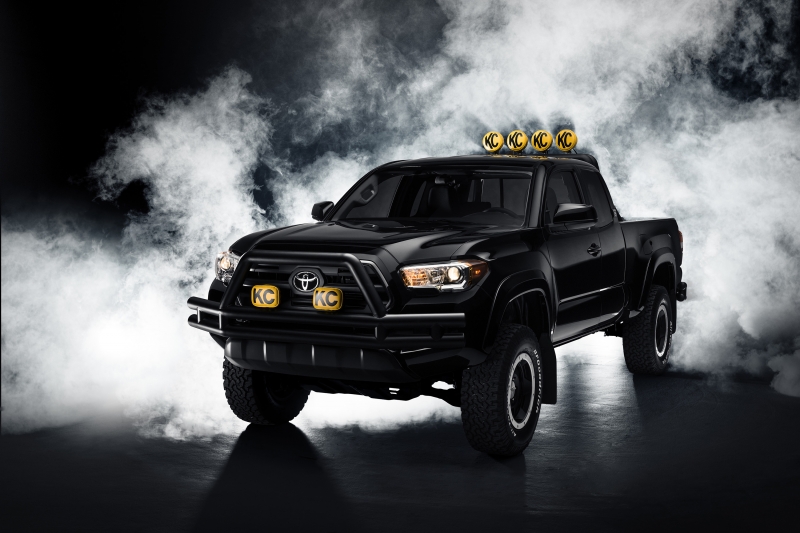 2015_SEMA_Toyota_BTTF_Tacoma_001_F68C01B6B528572FF530050D4521DA8FFAF83E0E