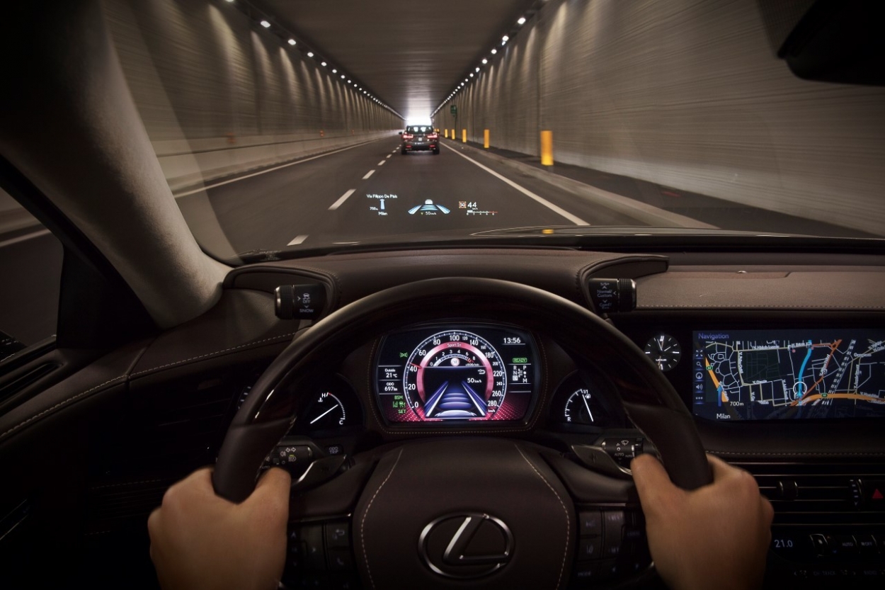 Toyota i Lexus robią kolejny krok w stronę jazdy autonomicznej. Premiera specjalnego auta już jesienią?