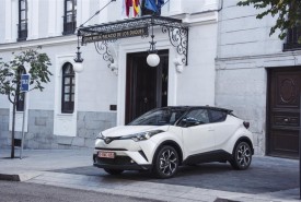 27_toyota_chr_12t_static_4