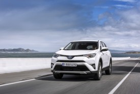 large_rav4_hybrid_01_sept2015_1