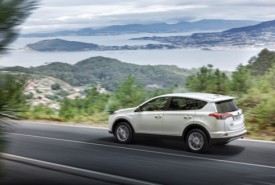 large_rav4_hybrid_14_sept2015_1