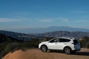 2016_toyota_rav4_limited_02