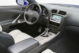 sportowy styl wnętrza IS F dużo karbonu i aluminium