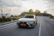  Lexus ES ©Lexus