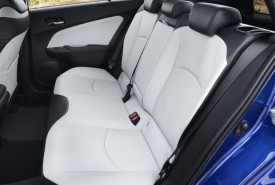 Prius_INT_18