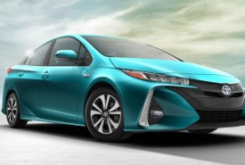 2017_Toyota_Prius_Prime_01