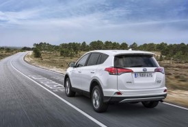 RAV4_Hybrid_05_Sept2015