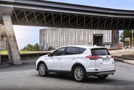 RAV4_Hybrid_36_Sept2015