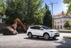 RAV4_Hybrid_40_Sept2015
