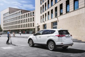 RAV4_Hybrid_41_Sept2015