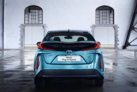 2016_Prius_Plugin_Aqua_08