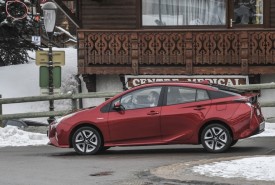 toyota_prius_hybrid_red_0114