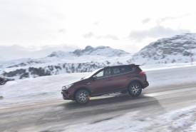 toyota_rav4_hybrid_bordo_5897