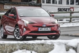 toyota_prius_hybrid_red_0103