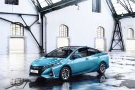 2016_Prius_Plugin_Aqua_02