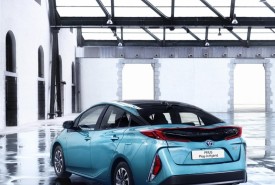 2016_Prius_Plugin_Aqua_03