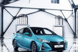2016_Prius_Plugin_Aqua_05
