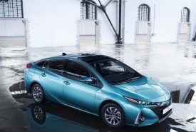 2016_Prius_Plugin_Aqua_06