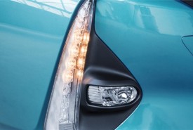 2016_Prius_Plugin_Aqua_Det_05