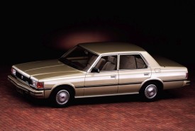 Toyota Crown z 1982 roku z manualną skrzynią  biegów była wyposażona w sprzęgło z bezazbestowymi okładzinami ciernymi © Toyota