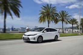 auris_hybrid_touring_sports_ext_13_dpl_2013