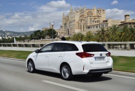 auris_hybrid_touring_sports_ext_16_dpl_2013