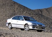 1997_2000_toyota_avensis_sedan