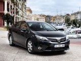 2011_toyota_avensis_sedan_1