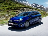 2015_toyota_avensis_wagon