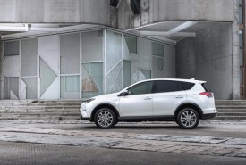 large_rav4_hybrid_38_sept2015