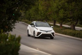 2016_Toyota_Mirai_056