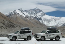 Toyotą Land Cruiser na Mount Everest