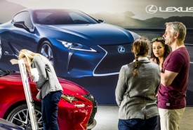 Lexus zwraca się ku kobietom kierowcom
