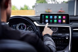 Jak wykorzystać potencjał Apple CarPlay i Android Auto w nowym Lexusie? Te aplikacje warto mieć