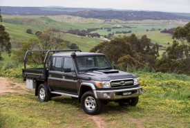 Toyota Land Cruiser samochodem terenowym roku 2017 w Australii